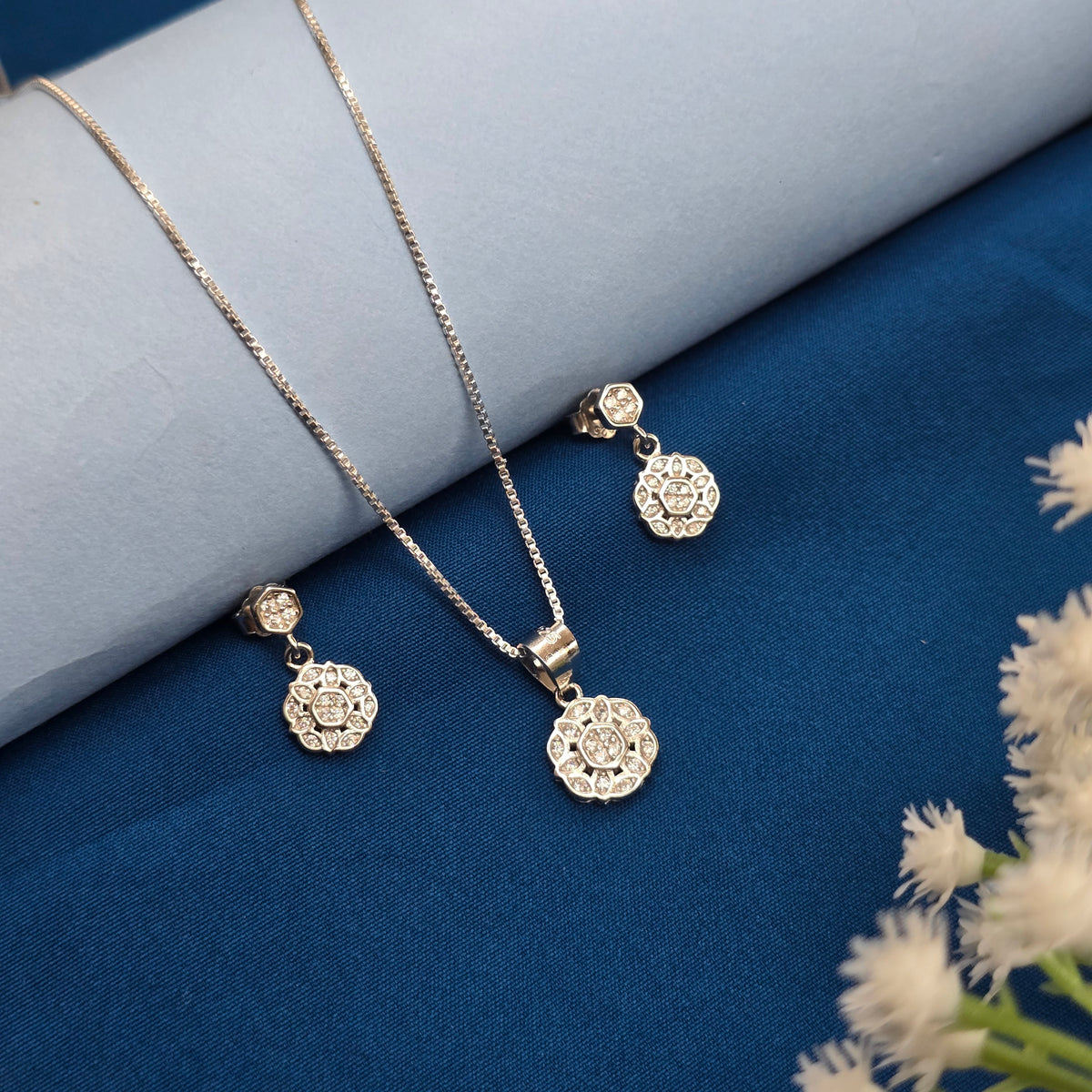 925 Sterling Silver Classic Floral Glow Pendant Set