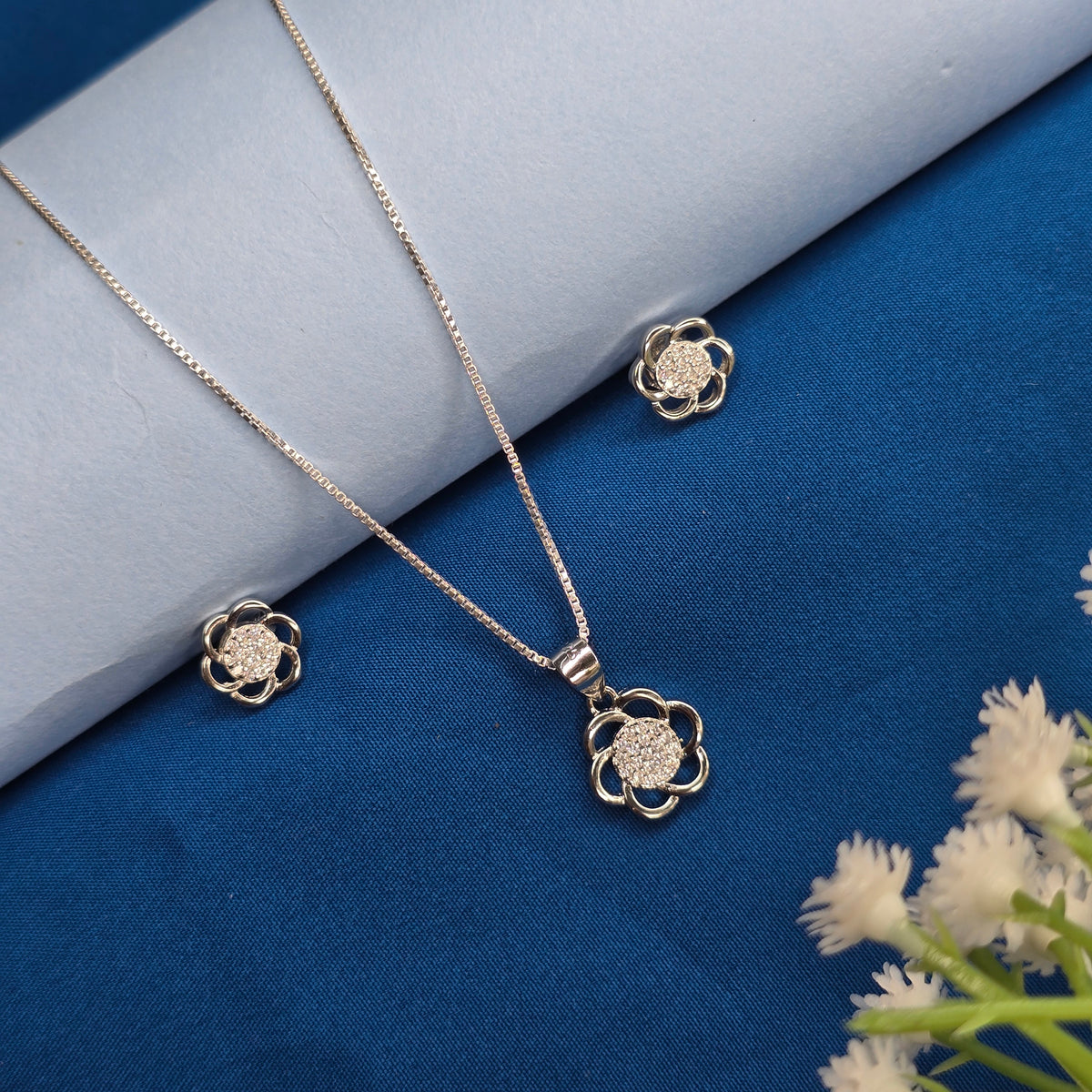 925 Sterling Silver Delicate Flower Pendant Set